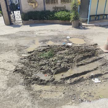 Hatay Arsuz’da Uzun Süredir Çukur Ve Çamur Yol Kullanımını Engelliyor