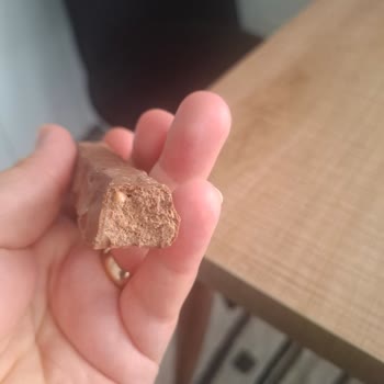 Tadelle Çikolatasının Pütür Pütür Yapısı, Bozuk Rengi Ve Kötü Tadı