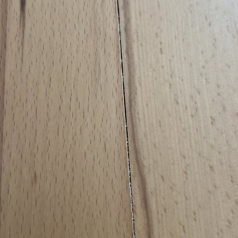 Masa Üzerindeki Ahşap Ayrılmalar Ve Çözüm Talebi