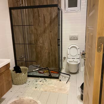 Villa Sepeti'nde Patlayan Duşakabinin Camı Çocuğumuza Ağır Yaralanma Getirdi Ve Destek Sunmadı