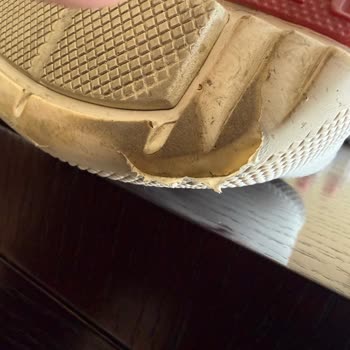 Beymen’in Ayıplı Sneaker Şikayetinde Yasal Sorumluluğu Reddetmesi Ve İlgisiz Yaklaşımı
