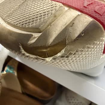 Beymen’in Ayıplı Sneaker Şikayetinde Yasal Sorumluluğu Reddetmesi Ve İlgisiz Yaklaşımı