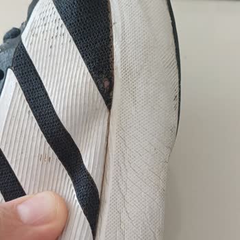 Adidas Spor Ayakkabısının Kısa Sürede Yırtılması Ve Mağazanın Değişim Reddi