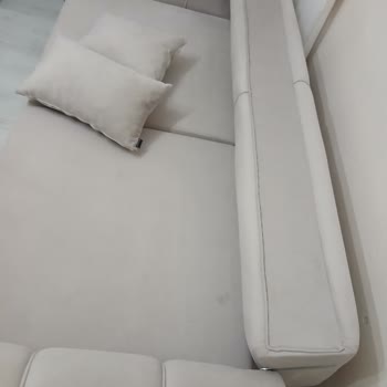 Eksik Vida Nedeniyle Sallanan Yemek Masası