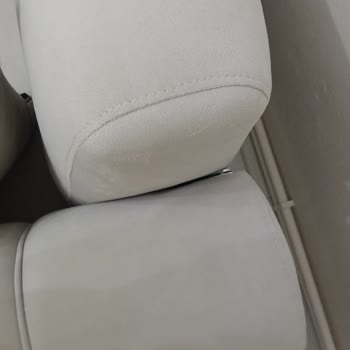 Eksik Vida Nedeniyle Sallanan Yemek Masası