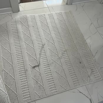 Arçelik Servisi Halıya Lekeler Bıraktı Ve Deterjan Kapak Hasarı Oluşturdu