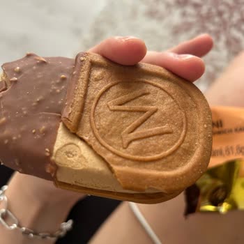 Magnum Mini Sandwich Paketinde Kırık Bisküvi Ve Eksik Parçalar