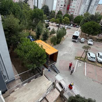 Beylikdüzü'nde Otopark Girişini Engelleyen Ve Hakaret Eden Nakliyat Şirketi