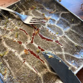 Ciğerci Tekirdağ Şubesinde Yıpranmış Tabak Ve Kırık Çatal İle Hijyen Endişesi