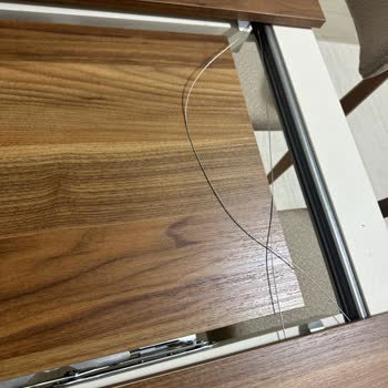 Kırık Sandalye Ayağı Ve Bozuk Masa Mekanizması İçin Uzun Süreli Çözüm Bekleniyor