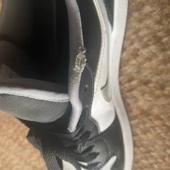 Kalitesiz Nike Jordan Ayakkabıda Erken Yırtılma Ve Boya Aşınması