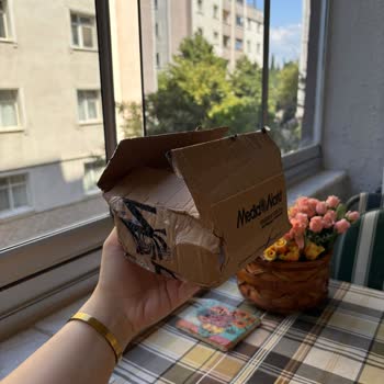 Ezilmiş Ve Yırtık Koli Nedeniyle Mağduriyet