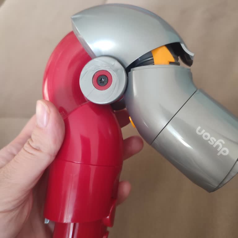 Dyson V12 Süpürge Aparatının Aniden Kırılması Ve Ücretsiz Değişim Talebi