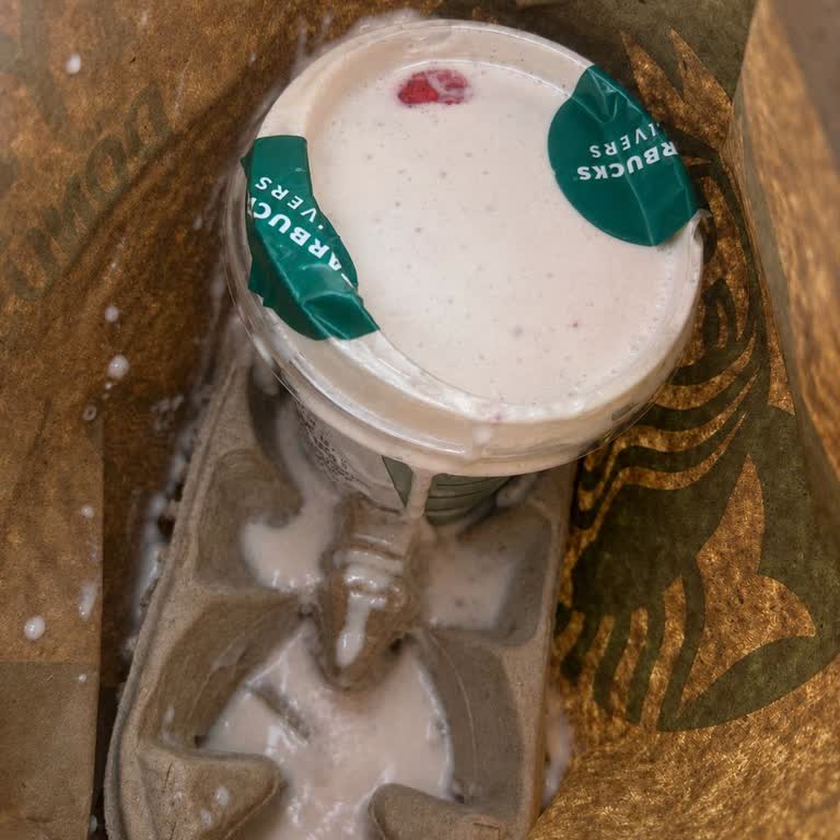 Trendyol Yemek Starbucks Soğuk İçecek Dökülmüş Ve Sipariş İadesi Reddedildi