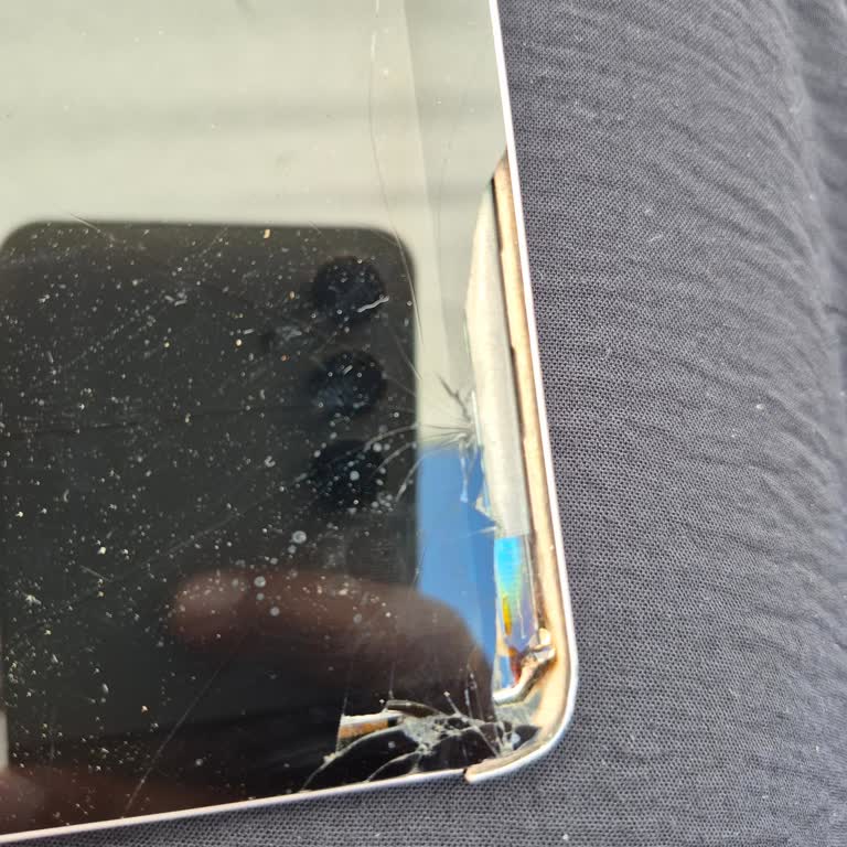 Şarjdayken Alev Alan Samsung Tablet Ekranı Patladı, Çocuk Güvenliği Tehlikede