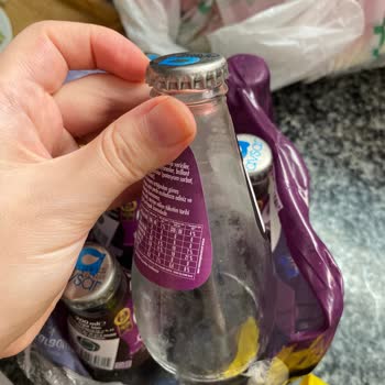 Kapak Kapalı Olmasına Rağmen Boş Soda Şişesi