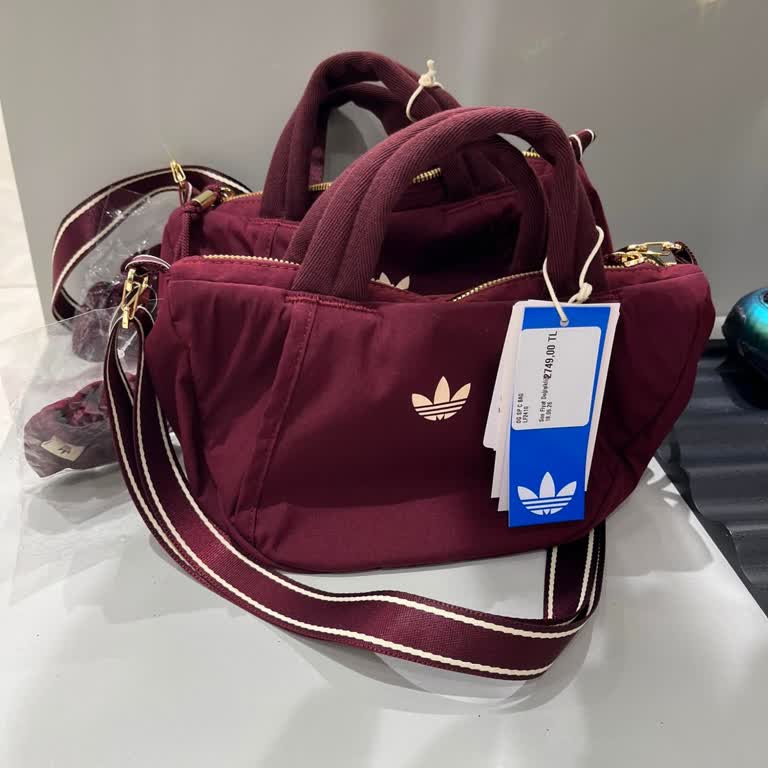 Stokta Görünen Çanta Satılamadı: Adidas Emar AVM’de Müşteri Zamanına Saygısızlık