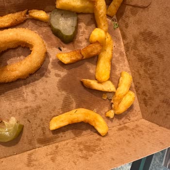 Hamburgerde Taş Parçası Ve Buz Gibi Servis İçin İade Reddi Haksız