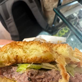 Hamburgerde Taş Parçası Ve Buz Gibi Servis İçin İade Reddi Haksız