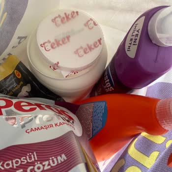 4 Poşet Ücreti Alındı, Tek Poşet Gönderildi Ve Gıdaya Çamaşır Suyu Döküldü