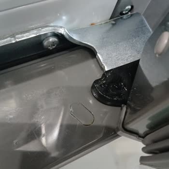 Siemens Buzdolabı Kapak Yumuşak Kapanma Mekanizması Arızalı, Servis Kullanıcıyı Suçluyor