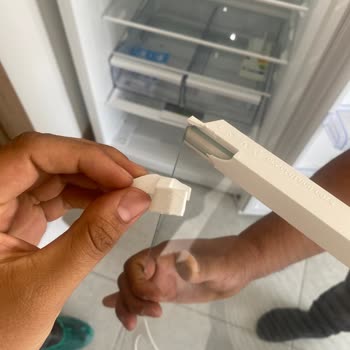 Kırık Raf Ve Yanmış Fitillerle Gelen Sıfır Buzdolabının Değişim Talebi