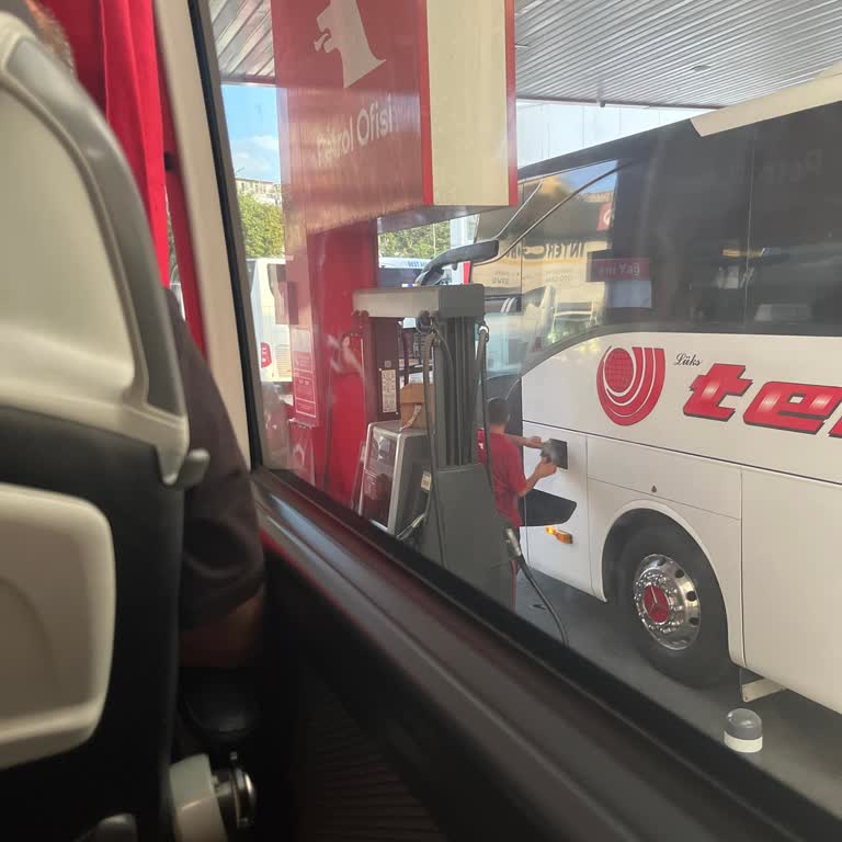 Otobüs Gecikmesi Ve Yakıt Bekletmesi Zamanında Varışa Engel Oldu