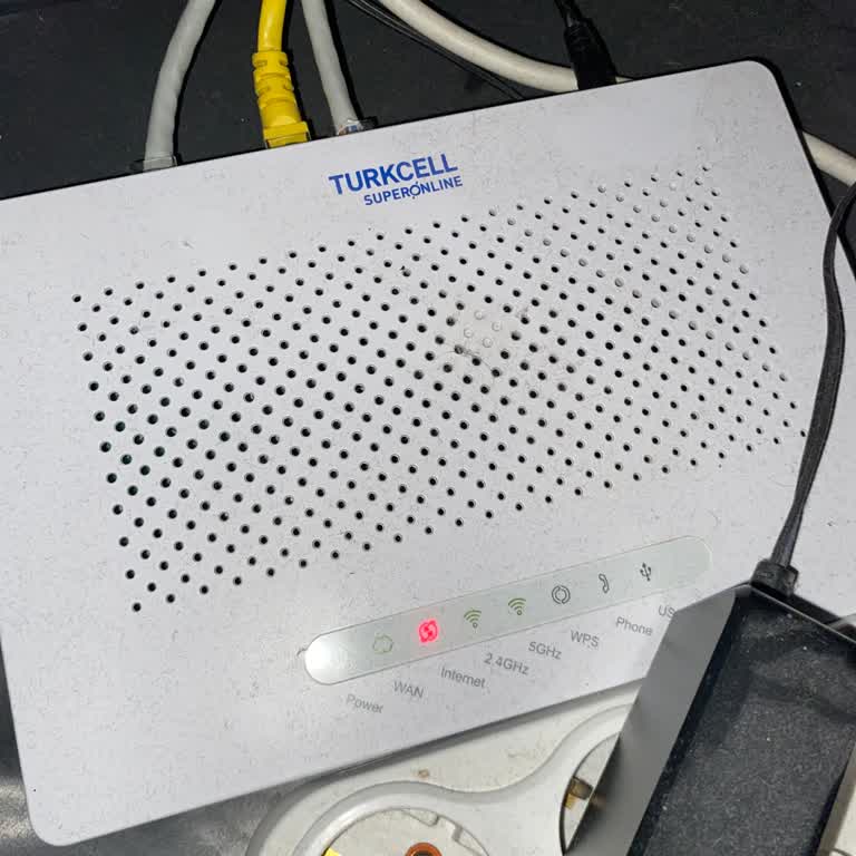 Superonline Panodaki Şalter Atıyor, İnternet Kesintileri Tekrarlıyor