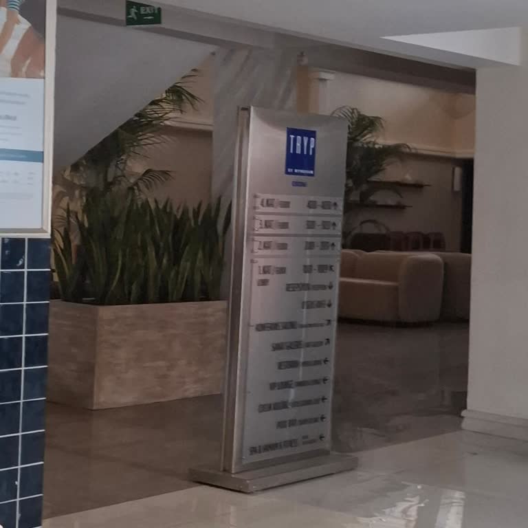 Ramada Resort By Wyndham Akbük Yaklaşık 40 Dakikadır Otelin Genelinde Elektrik Kesintisi Yaşanıyor
