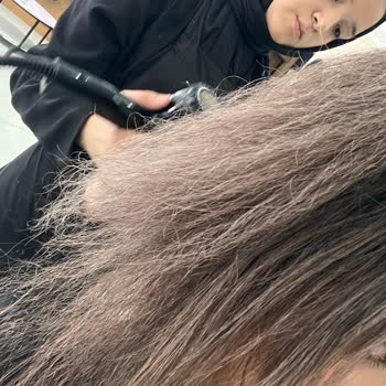 Venom Kuaför'de Saç Renk İşlemi Sonrası Aşırı Yıpranma Ve Renk Uyuşmazlığı