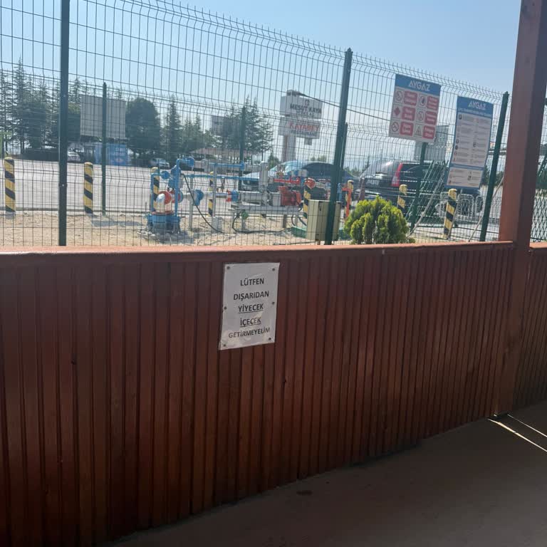 Müdürün Çocuğa Yemek Yedirme İzni Vermeyip Aşağılama Davranışı