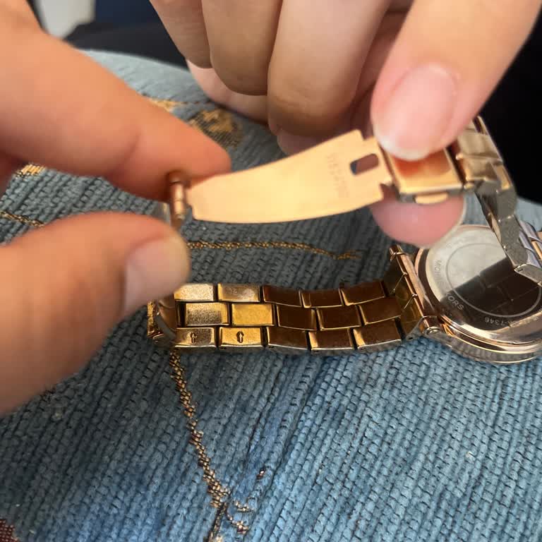 Michael Kors Rose Gold Watch Discolors Repeatedly After Purchase on Beymen