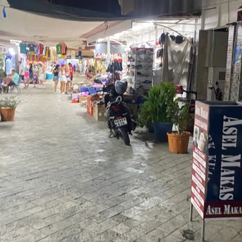 Çarşıda Motorlu Araçların Hız Sınırını Aşması Ve Zabıta Denetimsizliği