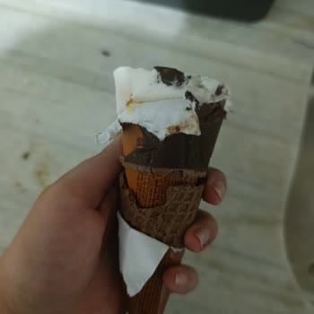 Cornetto Dondurmasının İçinden Paket Çıkması Hijyen Endişesi Yarattı