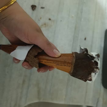 Cornetto Dondurmasının İçinden Paket Çıkması Hijyen Endişesi Yarattı
