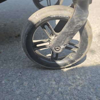 Cybex Melio Bebek Arabasında Çatlayan Tekerlekler Ve Yetersiz Satış Sonrası Destek