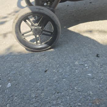 Cybex Melio Bebek Arabası Çatlayan Tekerlekleri Ve Yetersiz Yedek Parça Desteği