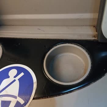 Otobüs İçinde Yoğun Mazot Kokusu Ve Temizlik Sorunu