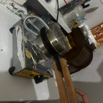 Waffle Makinesi Sol Tarafa Yatıyor Ve Hızlı Yerinde Çözüm Talebi