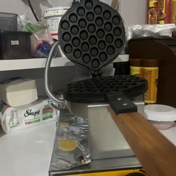 Waffle Makinesi Sol Tarafa Yatıyor Ve Hızlı Yerinde Çözüm Talebi