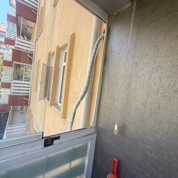 Montaj Sırasında Cam Balkon Kırıldı Ve Duvarlarda Fazladan Delik Açıldı