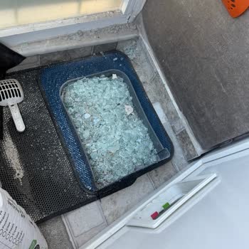 Montaj Sırasında Cam Balkon Kırıldı Ve Duvarlarda Fazladan Delik Açıldı