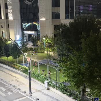 Bağcılar’da Yeni Belediye Binası Bahçesinde Kontrolsüz Gürültü Ve Görüntü Kirliliği