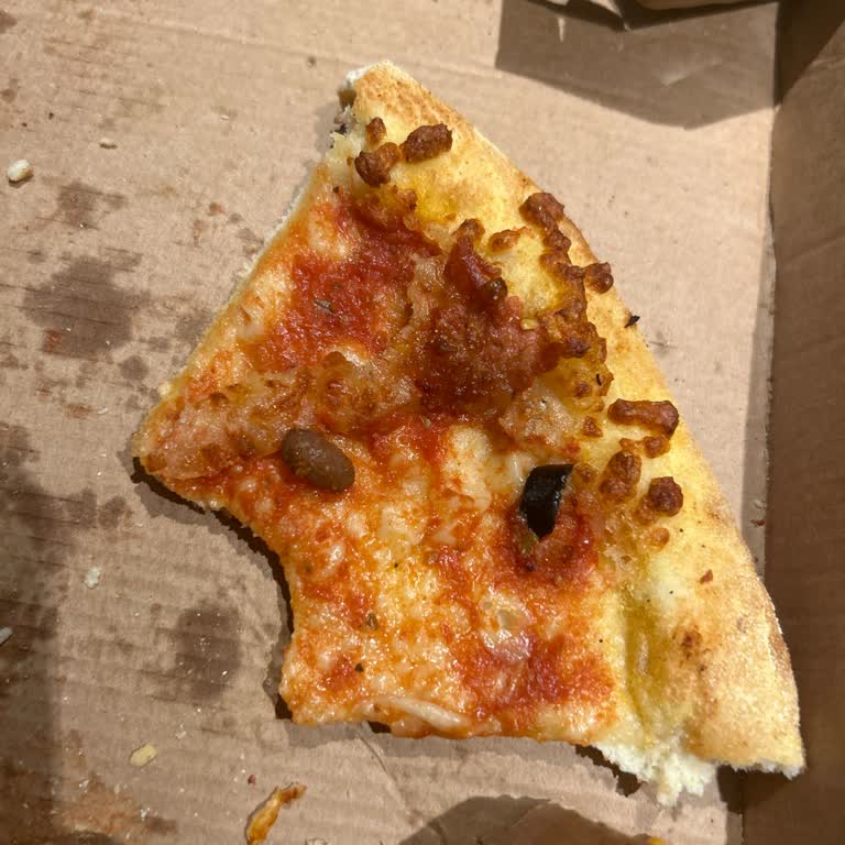 Zeytin Çekirdeği İçeren Pizza Ve Şubeden Kaba Tavır