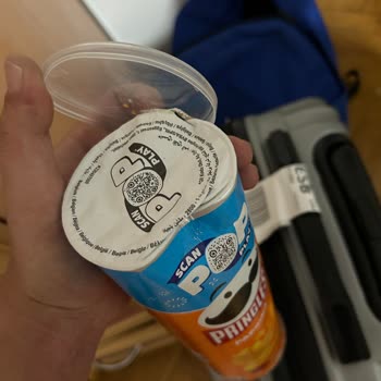 Valizim Uçuşta Çatladı Ve Ürünlerim Zarar Gördü, Yenisi Ve Tazminat Talep Ediyorum
