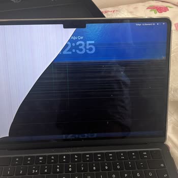 Aras Kargo'nun Taşıma Sürecinde Macbook M2 Ekranı Kırıldı
