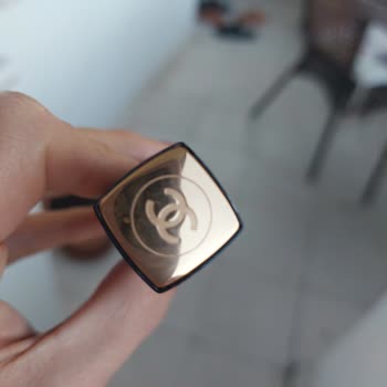 Chanel Rouge Noir Mascara Triggers Severe Allergic Reaction and Eye Redness