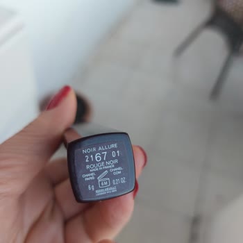 Chanel Rouge Noir Mascara Triggers Severe Allergic Reaction and Eye Redness