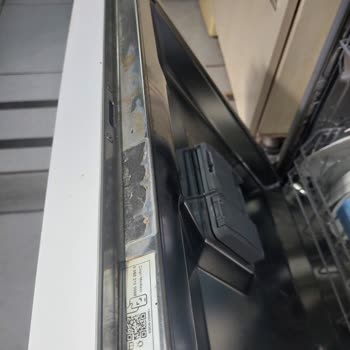 Beko BM4144 Bulaşık Makinesinde Paslanma Ve Kötü Yıkama, Servis Sorunu Ciddiye Alınmadı