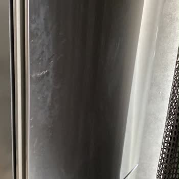 Buzdolabı Kapakta Bant İzleri Ve Yapışkan Kalıntıları Ücretsiz Değişim Talebi